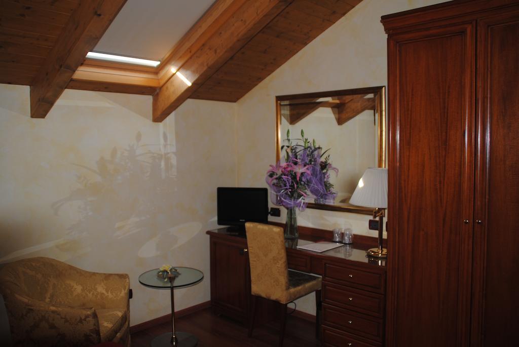 Hotel Vazzana โวลเปียโน ภายนอก รูปภาพ