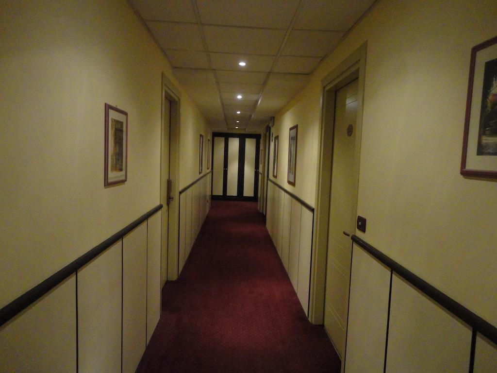 Hotel Vazzana โวลเปียโน ภายนอก รูปภาพ