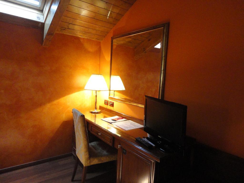 Hotel Vazzana โวลเปียโน ภายนอก รูปภาพ