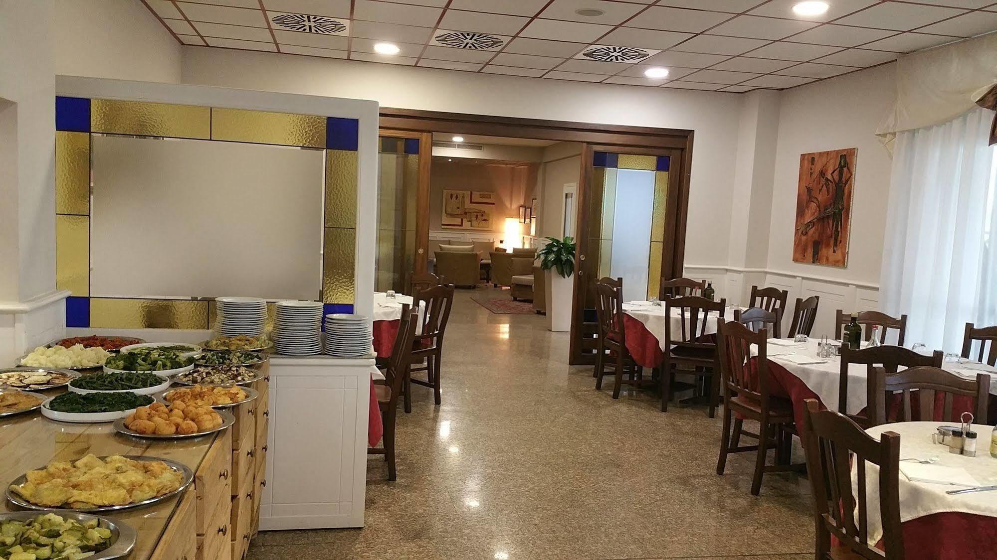 Hotel Vazzana โวลเปียโน ภายนอก รูปภาพ