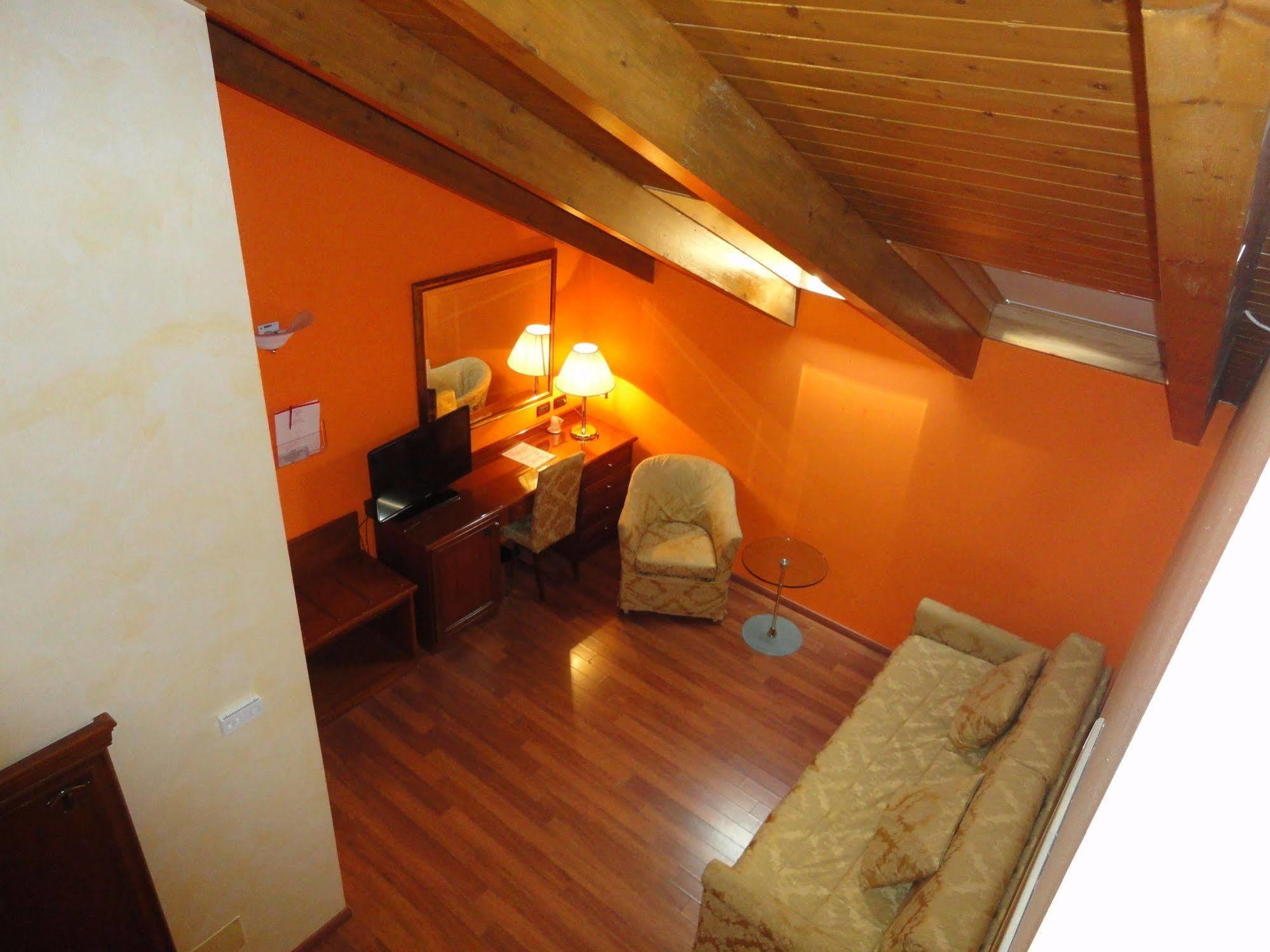 Hotel Vazzana โวลเปียโน ภายนอก รูปภาพ